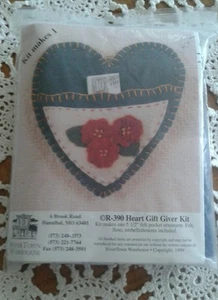 River Town Warehouse Heart Regalo Kit Donante ¡Nuevo en Paquete! R-390 - Imagen 1 de 2