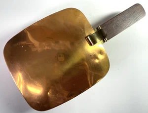 De colección Italia Silencioso Mayordomo Atrapa Migas Cobre Latón Mango Madera Oscura - Imagen 1 de 19
