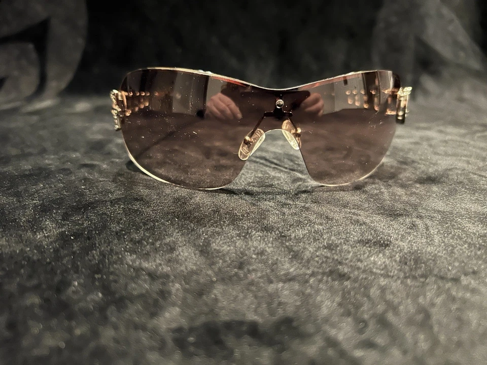 Gafas de sol Guess GU6509 para mujer con lentes degradadas y adornos de diamantes de imitación ☼ Foto 1 de 4