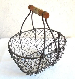 Small Rustic Vintage Style Wirework Basket - Picture 1 of 9