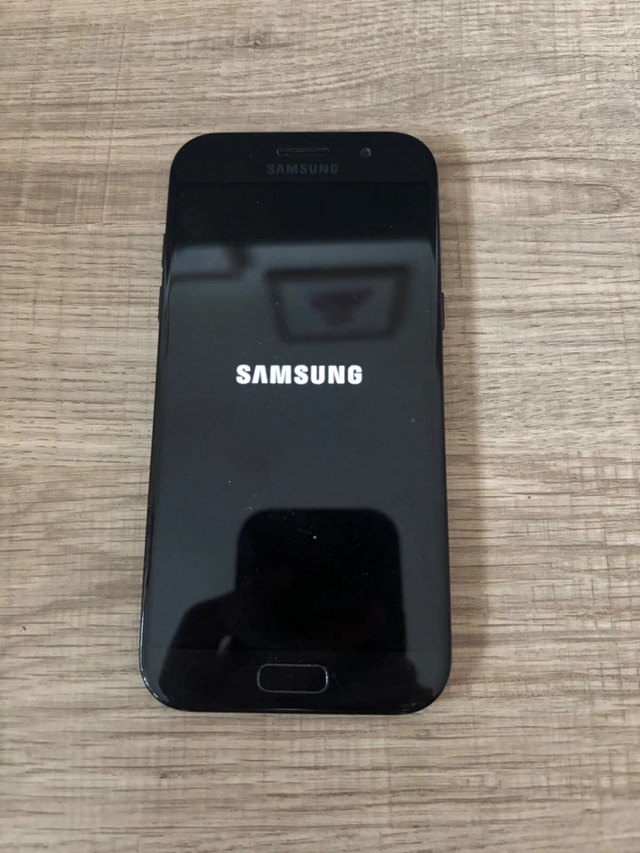 Samsung Galaxy A5 2017 A520F Black EE Locked 32GB 3GB RAM Android Smartphone - Image 1 of 4