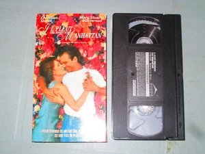 Il Pleut Des Roses Sur Manhattan/ Bed Of Roses (VHS)(French) Testé - Bild 1 von 2