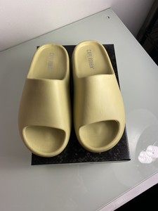 cape robbin slides yeezy