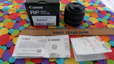 Lente ultra gran angular Canon RF 16 mm f/2,8 STM Foto 1 de 4