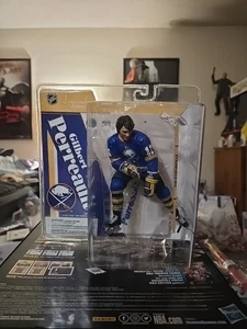 MCFARLANE NHL LEGENDS SERIE 4 GILBERT PERREAULT BUFFALO SABERS FIGUR SELTEN - Bild 1 von 6