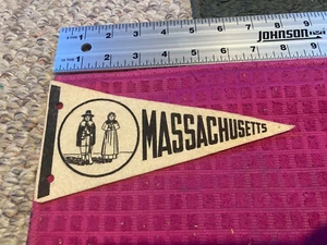VINTAGE MASS. PENNANT LAND OF THE PILGRIMS MASSACHUSETTS MA - SHIP FAST - Picture 1 of 4