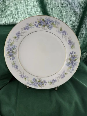 PLATO DE CENA NORITAKE RAMONA 10" MORADO PATRÓN FLORAL EN MUY BUEN ESTADO USADO Foto 1 de 4