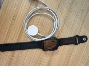 Apple Watch Series 2 - Photo 1 sur 2