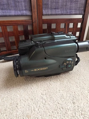 Sanyo 8mm Camcorder - VM-EX25P (Spares/Repairs Untested No Battery) Sold as Seen - Image 1 of 4