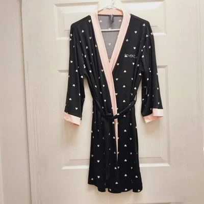 Bata envolvente Bebe Kimono negra rosa corazones ropa de dormir mediana salón acogedora romántica  Foto 1 de 4
