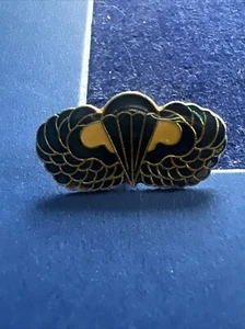 Vintage Military Paratrooper Jumpers Wings Badge Lapel Hat Pin - Picture 1 of 7