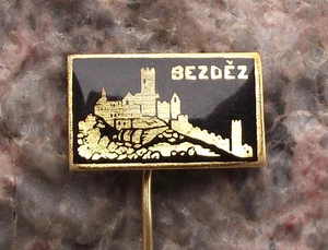 Vintage Bezdez Gothic Castle Czechoslovakia Tourist Visitors Pin Badge - Picture 1 of 3