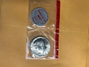 1970 D KENNEDY 40 % SILVER HALF UNCIRCULATED STILL IN MINT CELLO L@@K - Picture 1 of 2