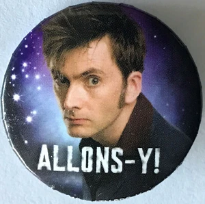 BBC Doctor Dr. Who ¡VAMOSS-Y! 10th Doctor 1 1/4" Botón Pin Back Pinback NUEVO - Imagen 1 de 1