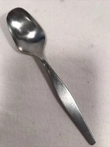 INS272 International Stainless Square flat end teaspoon or sugar spoon - Picture 1 of 4