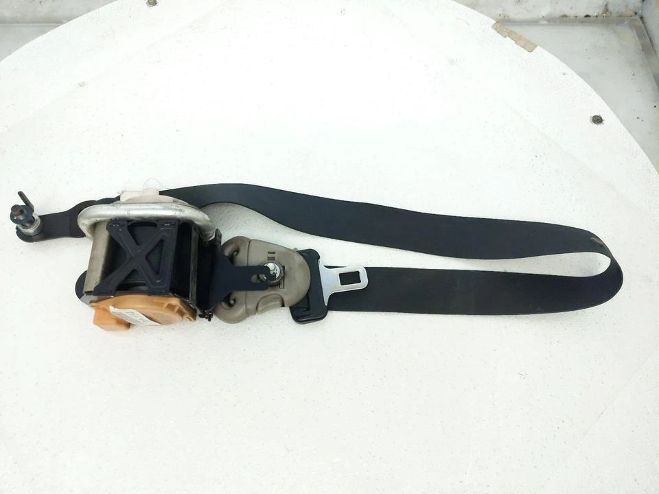 2005 Subaru Impreza retrator de cinto de segurança dianteiro driver esquerdo 64621Fe070ne - Imagem 1 de 4