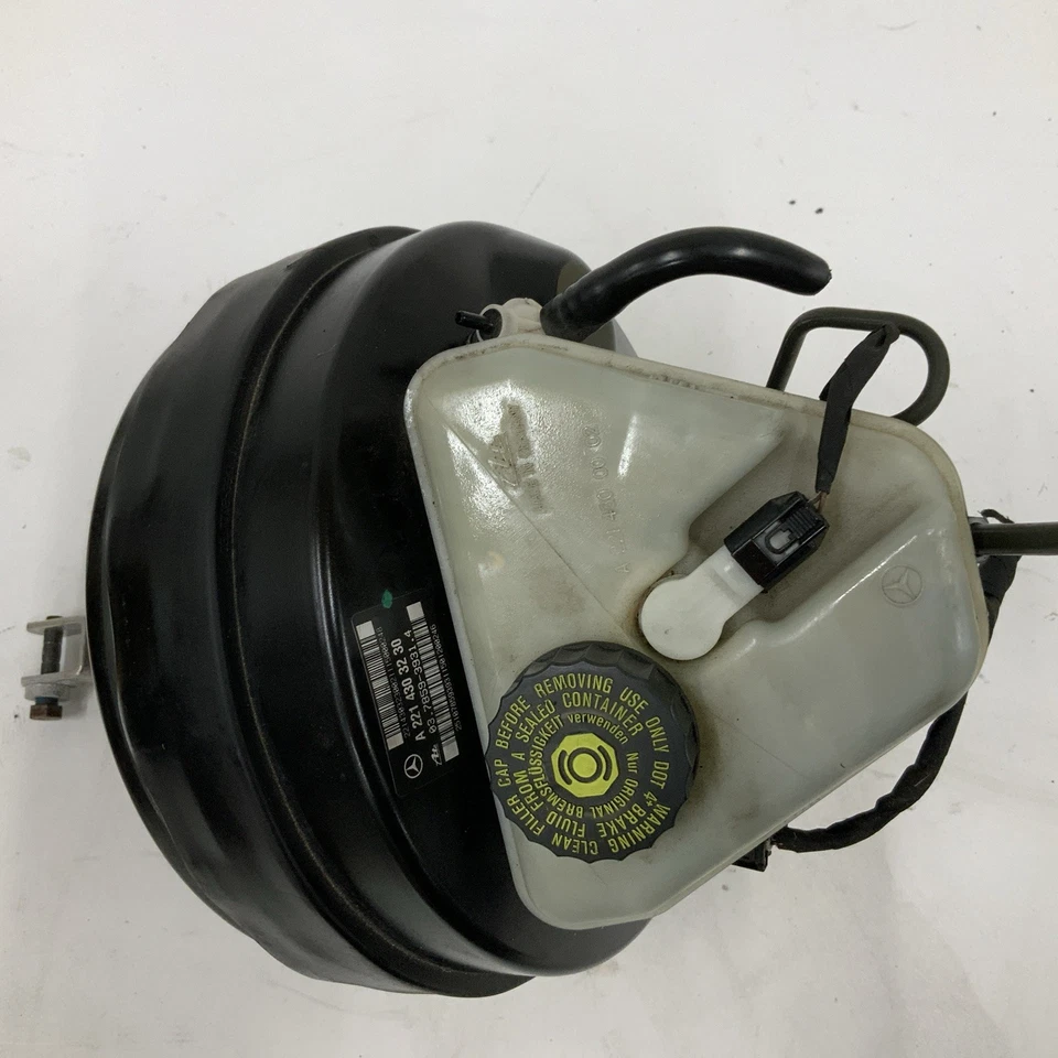 Reservatório de cilindro mestre Mercedes Benz W221 S550 Power Brake Booster fabricante de equipamento original #71  - Imagem 1 de 4