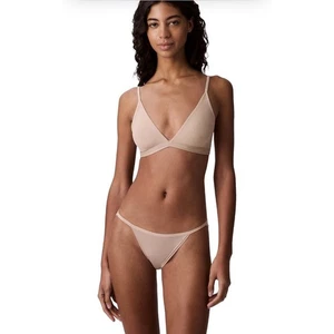 Calvin Klein Women's Form to Body Lightly Lined Triangle Bralette - Large - Picture 1 of 4