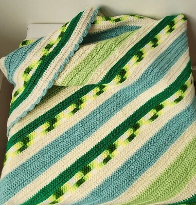 NUEVA Manta de Cuna de Bebé Hecha a Mano Crochet Afgano Verde Azul Rayas Género Neutro Foto 1 de 4