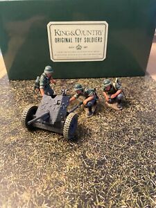 King and Country WWII German Wehrmacht (WS042) Anti-Tank Gun Team. long retired.