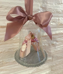 Weihnachtsschmuck Glas rosa Ballett Hausschuhe Glaskuppel 5" - Bild 1 von 3