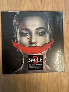 SMILE 2 / Skye Riley Naomi Scott EP Vinyl Record Blood Splatter White IN HAND - Imagen 1 de 2