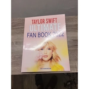 Taylor Swift - Ultimate Fan Book 2022 SWIFTIE - Picture 1 of 8