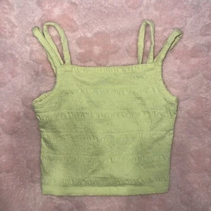 Girls Old Navy Size 6/7 Small Yellow Sleeveless Spaghetti Strap Crop Top - Picture 1 of 8