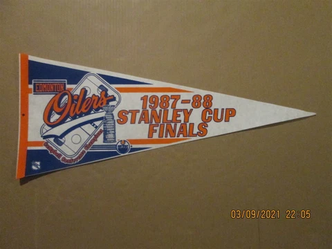 NHL Edmonton Oilers Vintage 1987-88 Stanley Cup Finals Team Logo Pennant Cover