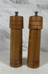 Chef Specialties Pepper Mill + Salt Shaker. Wood S&P Shaker - Picture 1 of 5