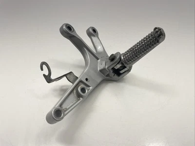 ♻️ Reposapiés delantero derecho Yamaha Mt03 Mt-03 Abs 2016-2019 ♻️ Foto 1 de 4