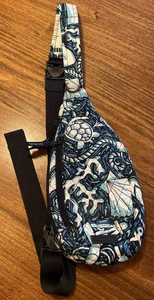 Neu ohne Etikett Vera Bradley Sea Life marineblau gesteppter Sling-Rucksack Aufhellungslinie - Bild 1 von 7