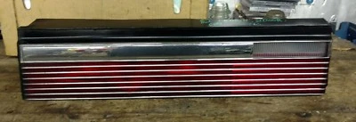 CHRYSLER LEBARON CONVERTIBLE LUZ TRASERA LADO DEL CONDUCTOR OEM 1982 Foto 1 de 2