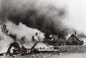 WWII Russland brennende Gebäude Bomber WW2 Foto 1941 - Bild 1 von 4