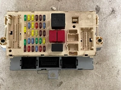 MASERATI QUATTROPORTE M139 OEM 04-08 TABLERO DELANTERO CAJA DE CONEXIONES CAJA FOSE Foto 1 de 4