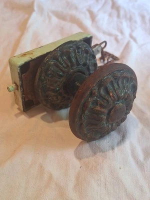 ancienne Poignée de porte en Fonte Avec Serrure  art populaire - Photo 1/4