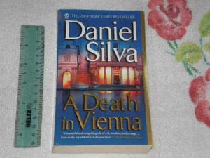A Death in Vienna by Daniel Silva -signed- -pb- - Imagen 1 de 2