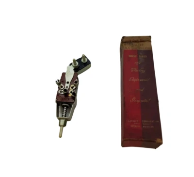 Interruptor de faros Chrysler New Yorker 1941-1942 & 1946-1947 NOS 934519. Foto 1 de 4