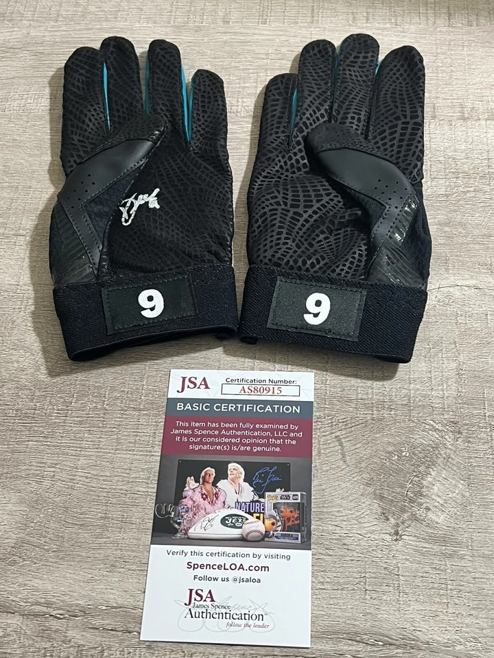 2018 MLB Seattle Mariners Dee Gordon Signed Batting Gloves Under Armour Yard JSA - Image 1 of 4