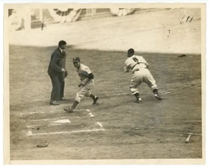 CARL FURILLO, ROBINSON Original 1947 TYP I Foto YANKEES DODGERS WORLD SERIES - Bild 1 von 2