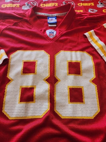 Vintage Kansas City Chiefs NFL  Tony Gonzalez #88 Jersey Reebok Size XXL Cover