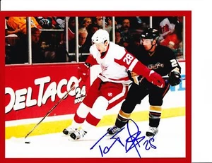 DETROIT RED WINGS TOMAS KOPECKY SIGNED HANDLING 8X10 - Picture 1 of 1
