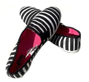 Casual Cool Women Teen Girls Slip-on Flat Shoes Black White Strips Canvas Size 6 - Picture 1 of 5