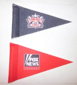 Pair of Fox Fan Summer 2018 Souvenir Mini Pennants From Yankee Stadium Ex/NrMt - Picture 1 of 6