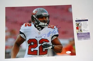 Tampa Bay Buccaneers Doug Martin Signed 11x14 Photo Closeup JSA CERT - Picture 1 of 1