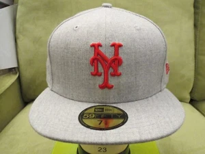 New Era NY Mets Gris Breather Sombrero Ajustado, Logotipo Rojo, Rojo Debajo del Billete, Talla 7 5/8 - Imagen 1 de 14