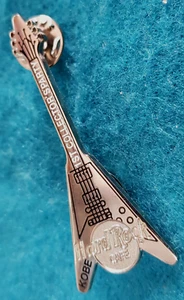 KOBE JAPAN 1st COLLECTORS PARTY SILVER FLYING V GUITAR 02 Hard Rock Cafe PIN LE - Picture 1 of 1