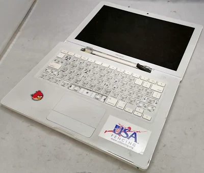 FOR PARTS 2006 13.3" Apple A1181 MacBook (T2400/1.83 GHz/512 MB RAM/NO GB HDD) - Image 1 of 4