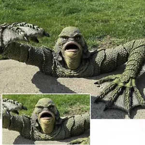 Creature from the Black Lagoon Grave Halloween Lizard Man Universal Monsters - Picture 1 of 12