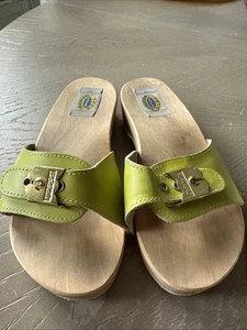 DR SCHOLLS Childs Wood Leather Original Sandals Lime Green Sz 2 Italy RARE - Picture 1 of 5